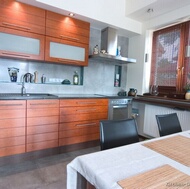 Modern Medium Wood Kitchen