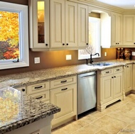 Traditional Antique White Kitchen