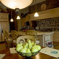 Traditional Antique White Kitchen