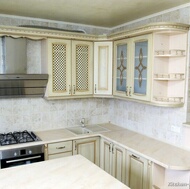 Traditional Antique White Kitchen