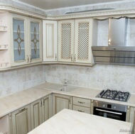 Traditional Antique White Kitchen