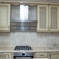 Traditional Antique White Kitchen