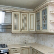 Traditional Antique White Kitchen