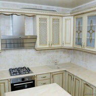 Traditional Antique White Kitchen