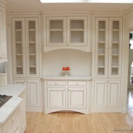 Traditional Antique White Kitchen