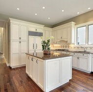 Traditional Antique White Kitchen