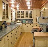 Traditional Antique White Kitchen