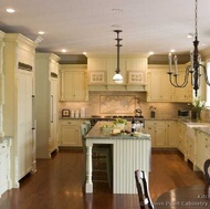 Traditional Antique White Kitchen