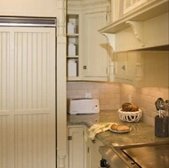 Traditional Antique White Kitchen