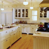 Traditional Antique White Kitchen