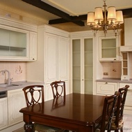 Traditional Antique White Kitchen