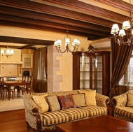 Traditional Antique White Kitchen