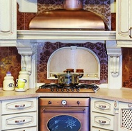 Traditional Antique White Kitchen