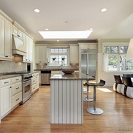 Traditional Antique White Kitchen