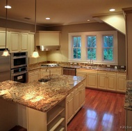 Traditional Antique White Kitchen