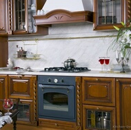 Traditional Dark Wood (Golden) Kitchen