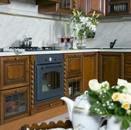 Traditional Dark Wood (Golden) Kitchen