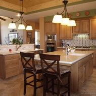 Traditional Light Wood Kitchen