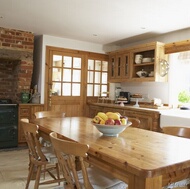 Traditional Light Wood Kitchen