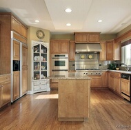 Traditional Light Wood Kitchen