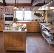 Traditional Light Wood Kitchen