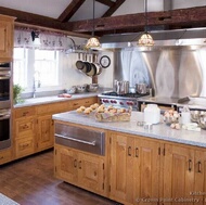 Traditional Light Wood Kitchen