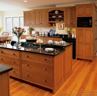 Traditional Light Wood Kitchen