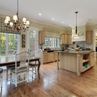 Traditional Light Wood Kitchen