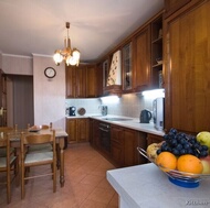 Traditional Medium Wood (Brown) Kitchen