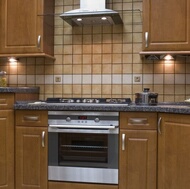 Traditional Medium Wood (Brown) Kitchen