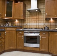 Traditional Medium Wood (Brown) Kitchen