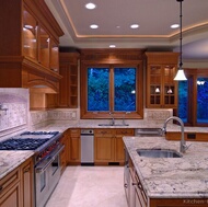 Traditional Medium Wood (Golden) Kitchen