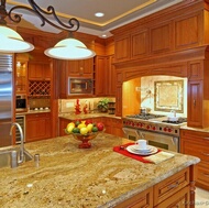 Traditional Medium Wood (Golden) Kitchen