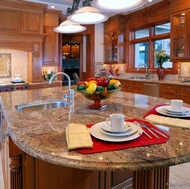 Traditional Medium Wood (Golden) Kitchen