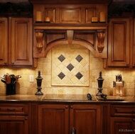 Traditional Medium Wood (Golden) Kitchen