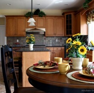 Traditional Medium Wood (Golden) Kitchen