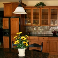 Traditional Medium Wood (Golden) Kitchen