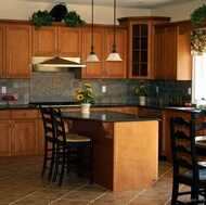 Traditional Medium Wood (Golden) Kitchen