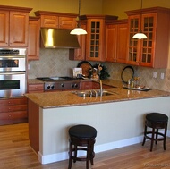 Traditional Medium Wood (Golden) Kitchen