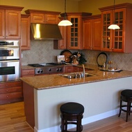 Traditional Medium Wood (Golden) Kitchen