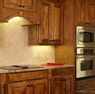 Traditional Medium Wood (Golden) Kitchen