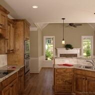 Traditional Medium Wood (Golden) Kitchen