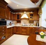 Traditional Medium Wood (Golden) Kitchen