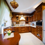 Traditional Medium Wood (Golden) Kitchen