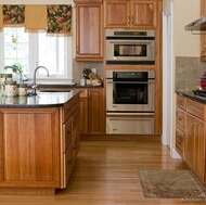 Traditional Medium Wood (Golden) Kitchen