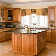 Traditional Medium Wood (Golden) Kitchen