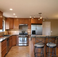 Traditional Medium Wood (Golden) Kitchen