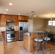 Traditional Medium Wood (Golden) Kitchen