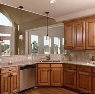 Traditional Medium Wood (Golden) Kitchen