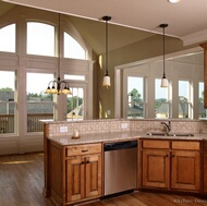 Traditional Medium Wood (Golden) Kitchen